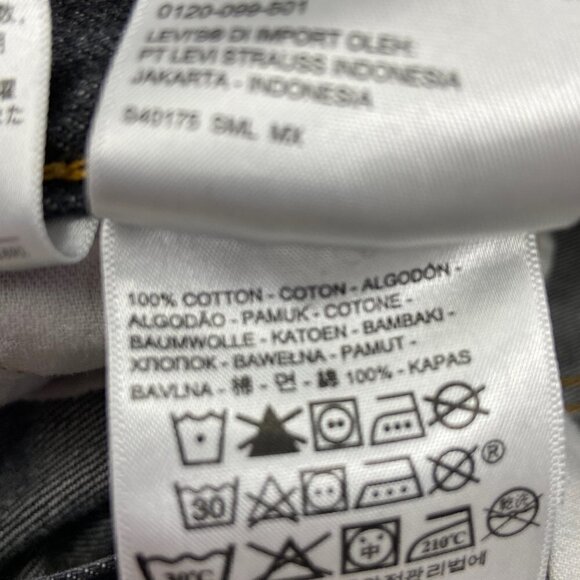 LEVI'S | Distressed Denim Cut-Off Shorts Black - Picture 6 of 8